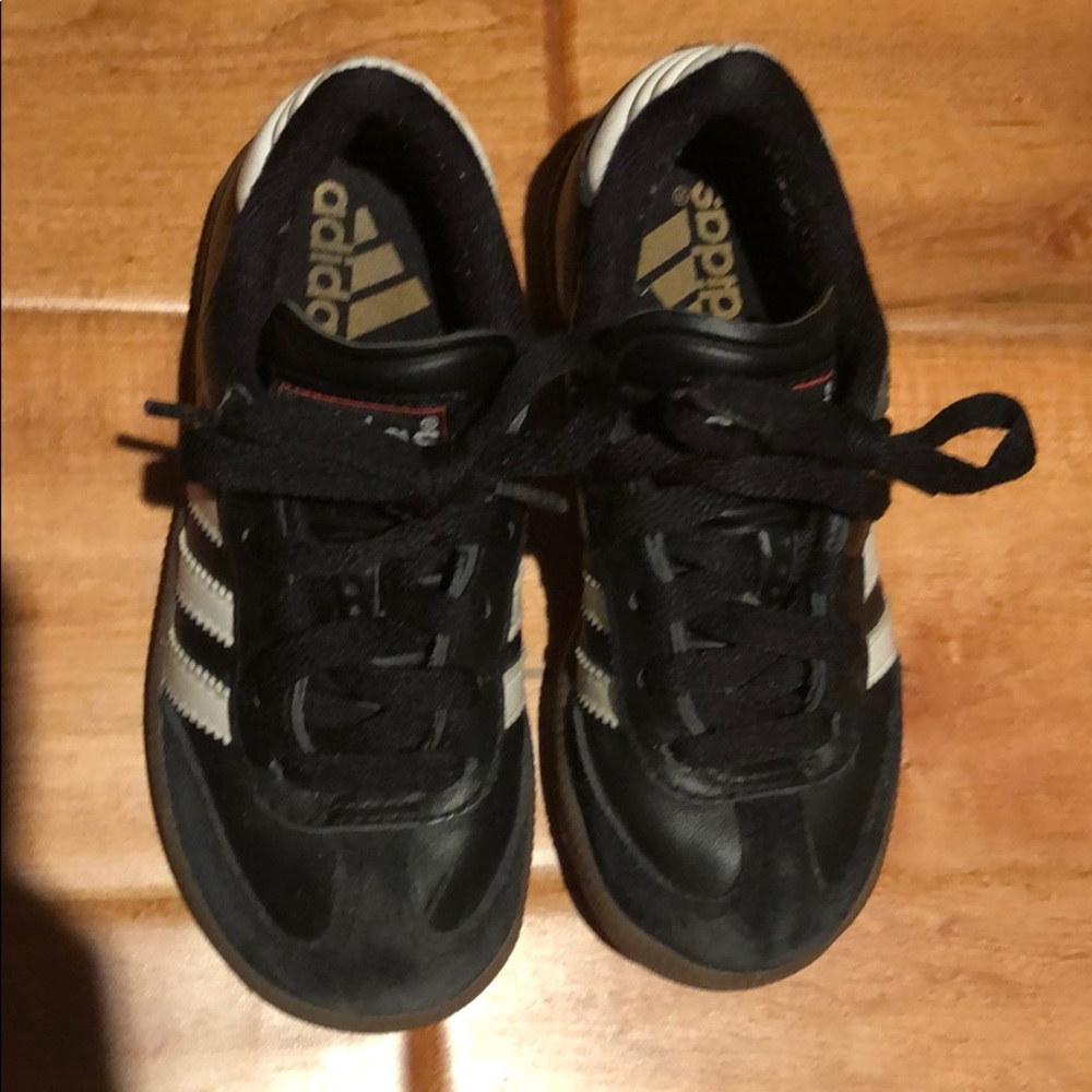Adidas Samba Little Boys’ soccer shoes